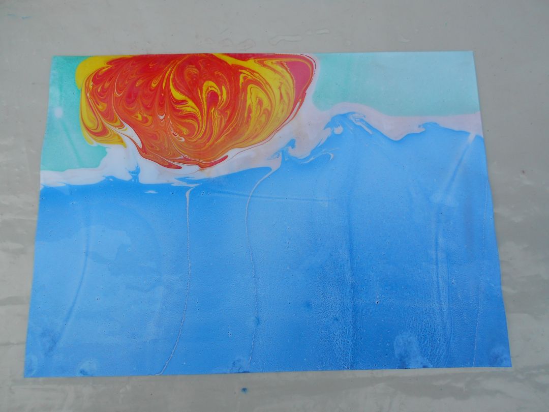 Warsztaty Ebru -malowanie na wodzie. Zdjęcie pracy uczestnika