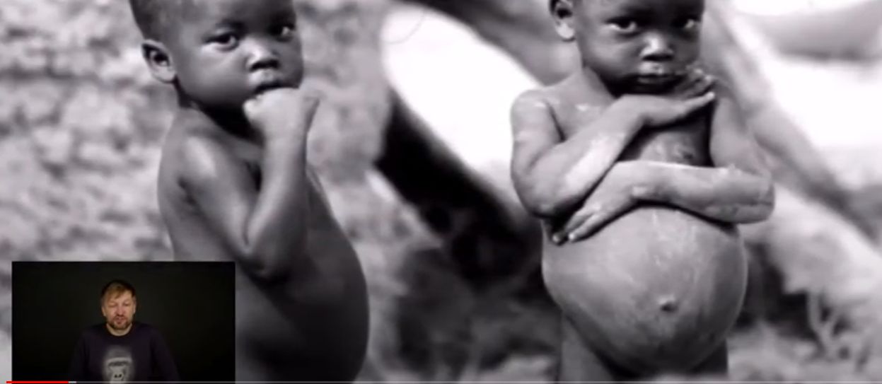 Zdjęcie z prezentacji "Wśród dzikich plemion Afryki" Na zdjęciu dzieci