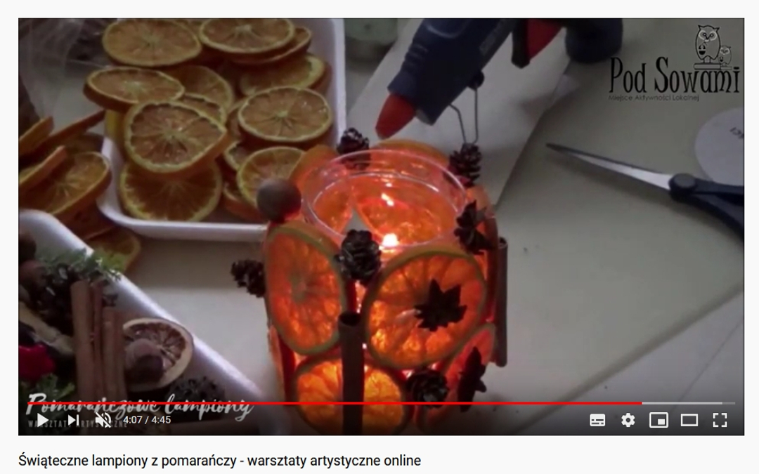 Kadr z filmu instruktarzowego świąteczne lampiony z pomarańczy.