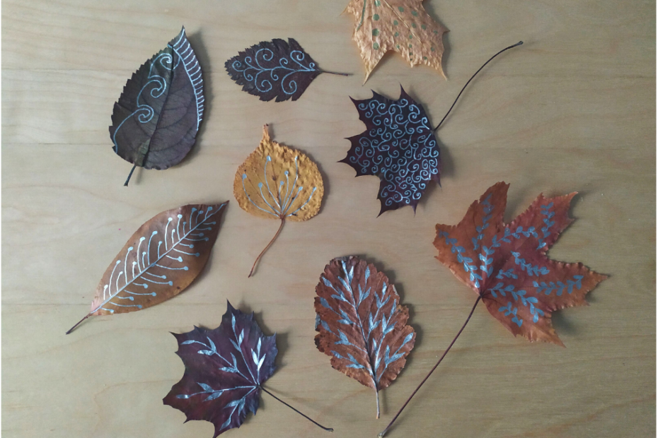 esienne liście pomalowane w różne wzory