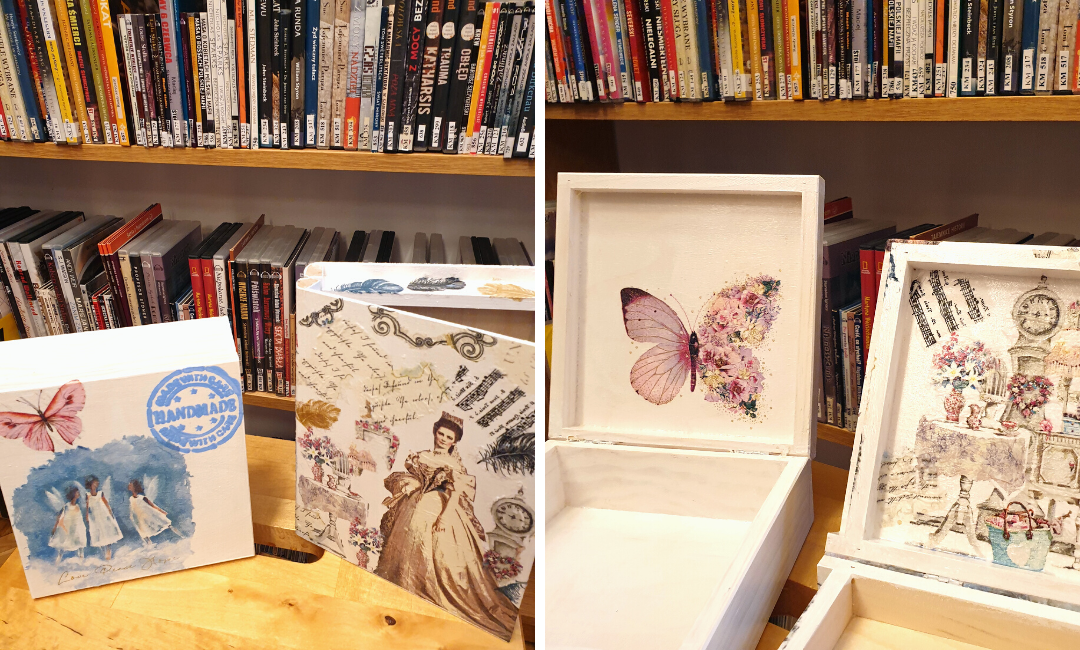 kolaż z dwóch zdjęć przedstawiający stronę wewnętrzną i zewnętrzną dwóch gotowych pudełek w kształcie książek wykonanych metodą decoupage z różnymi wzorami vintage