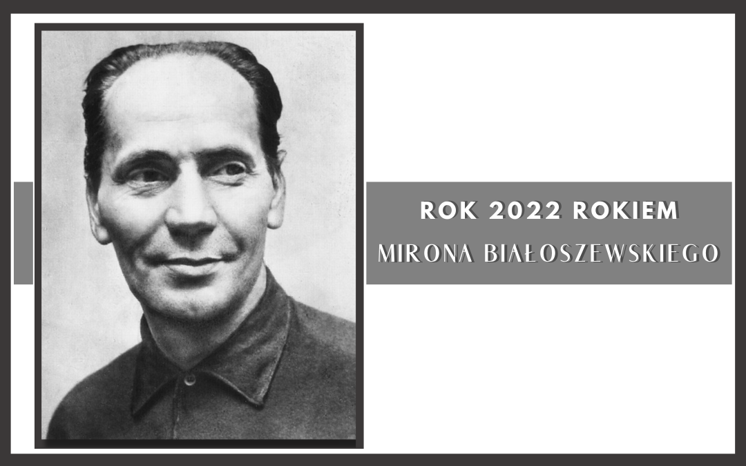 czarnobiałe zdjęcie autora na białym tle w czarnej ramce, na szarym pasku biały napis "rok 2022 rokiem Mirona Białoszewskiego"