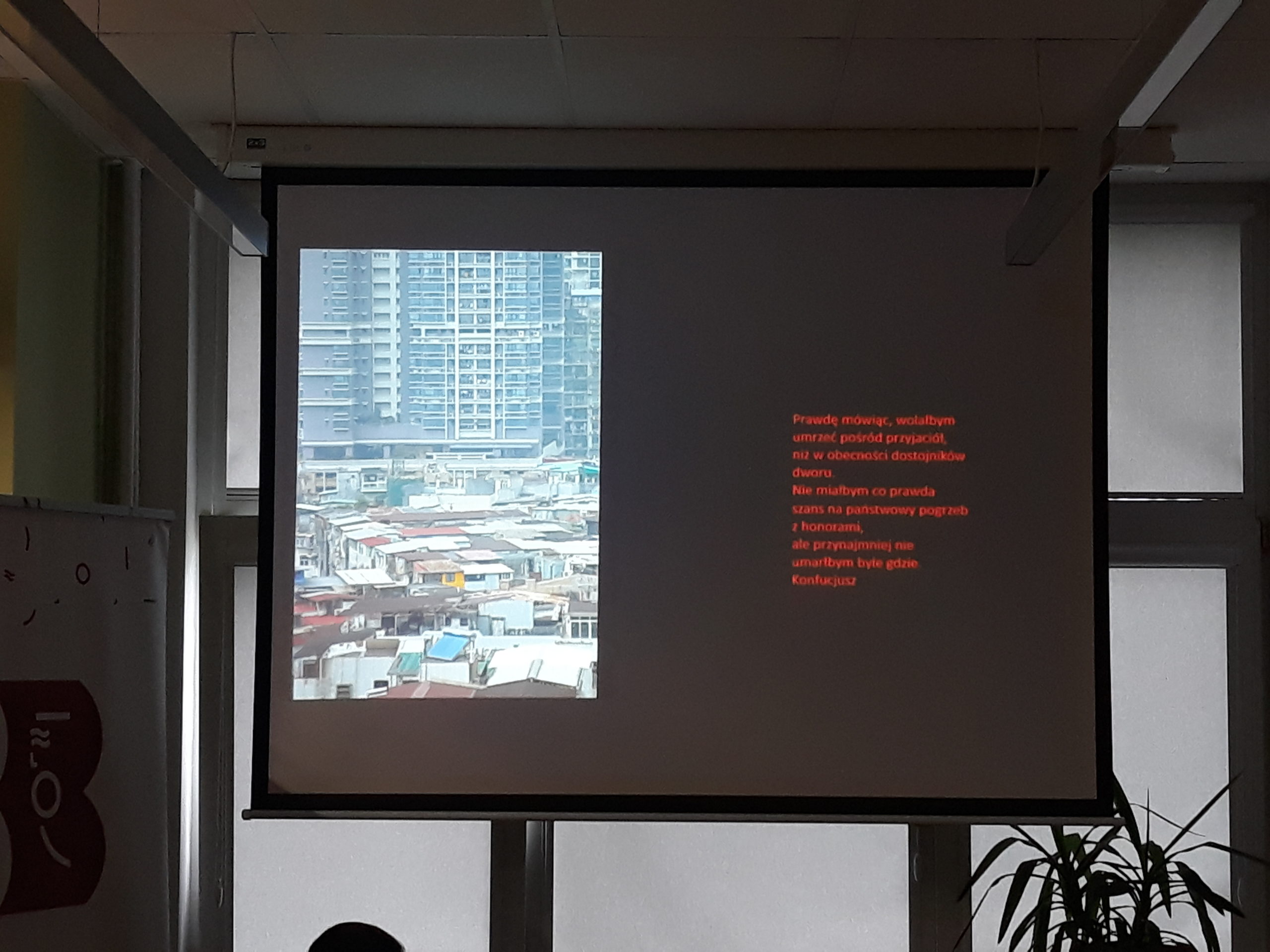 slajd wyświetlony podczas spotkania autorskiego wykonany w trakcie podróży po Chinach