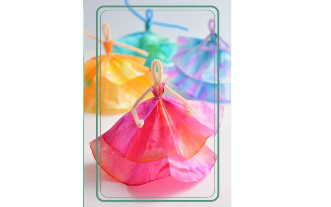 Figurki baletnic zrobionych z drucików kreatywnych oraz kolorowych serwetek.