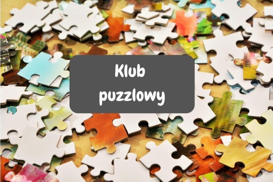 Grafika wyróżniająca przedstawiająca rozsypane elementy puzzli oraz napis "Klub puzzlowy"