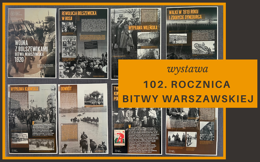 kolaż czarno-białych plansz z wystawy, na pomarańczowym tle napis "wystawa 102. rocznica bitwy warszawskiej"