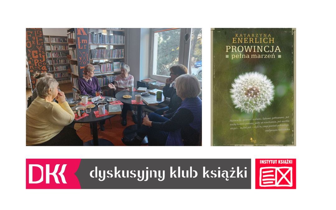 Zdjęcie uczestników spotkania Dyskusyjnego Klubu Książki Seniorów, okładki książki "Prowincja pełna marzeń" Katarzyny Enerlich oraz logo Dyskusyjnego Klubu Książki.