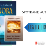 Kolaż dwóch okładek do książki, po prawej stronie na białym tle napis "spotkanie autorskie z", na niebieskim tle napis "Urszulą L Kwiatek", na dole logo biblioteki oraz instytucji kultury