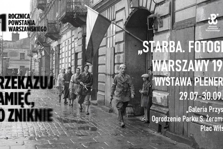 plakat promujący wystawę "starba. fotograf warszawy 1944". widoczne napisy: 81 ROCZNICA POWSTANIA WARSZAWSKIEGO PRZEKAZUJ PAMIĘĆ, BO ZNIKNIE „STARBA. FOTOGRAF WARSZAWY 1944" WYSTAWA PLENEROWA 29.07-30.09.2025 „Galeria Przystanek" Ogrodzenie Parku S. Żeromskiego, Plac Wilsona 19