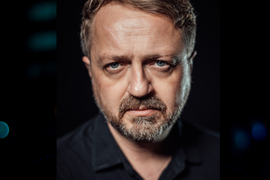 grafika zawierające fotografię pisarza, Przemysława Borkowskiego
