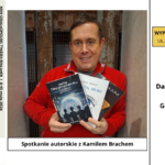 grafika promująca spotkanie autorskie z kamilem brachem; na ilustracji portret pisarza